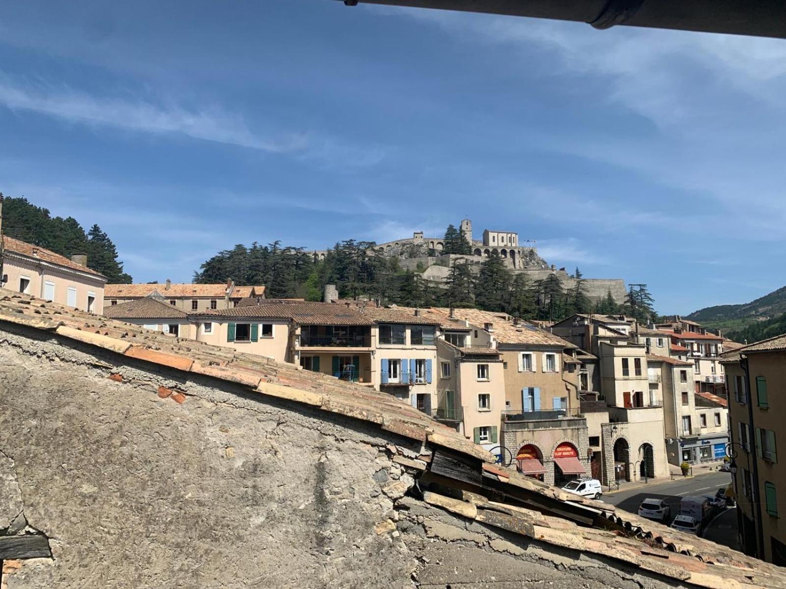 Le Jalet En Provence - Penthouse Apartment Sisteron Exterior photo